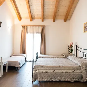  Alloggio per agriturismo Chesini Italia